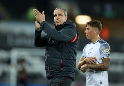 290823 - Swansea City v AFC Bournemouth - Carabao Cup - Swansea City Manager Michael Duff thanks the fans at full time