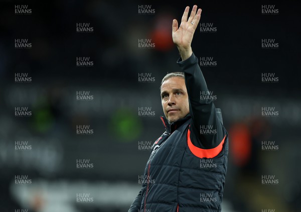 290823 - Swansea City v AFC Bournemouth - Carabao Cup - Swansea City Manager Michael Duff thanks the fans at full time