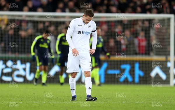 140117 - Swansea City v Arsenal - Premier League - Dejected Gylfi Sigurdsson of Swansea City