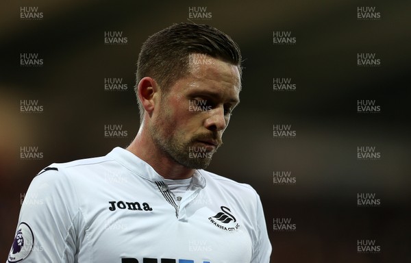 140117 - Swansea City v Arsenal - Premier League - Dejected Gylfi Sigurdsson of Swansea City