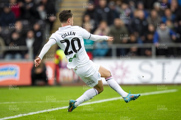 040223 - Swansea City v Birmingham City - Sky Bet Championship - Liam Cullen of Swansea City in action