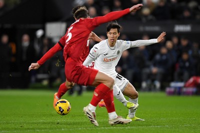 170126 - Swansea City v Birmingham City - Sky Bet Championship - Eom Ji-Sung of Swansea City is challenged by Phil Neumann of Birmingham