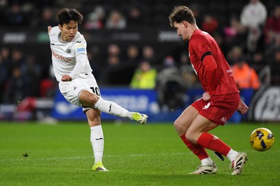 170126 - Swansea City v Birmingham City - Sky Bet Championship - Eom Ji-Sung of Swansea City has a shot at goal