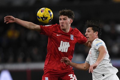 170126 - Swansea City v Birmingham City - Sky Bet Championship - Goncalo Franco of Swansea City is challenged by Lewis Koumas of Birmingham