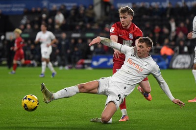 170126 - Swansea City v Birmingham City - Sky Bet Championship - Jay Fulton of Swansea City is challenged by Tommy Doyle of Birmingham
