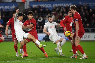 170126 - Swansea City v Birmingham City - Sky Bet Championship - Eom Ji-Sung of Swansea City has a shot at goal