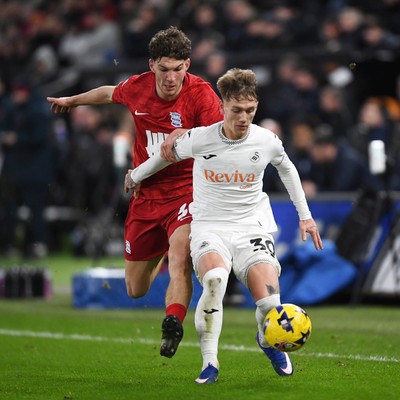 170126 - Swansea City v Birmingham City - Sky Bet Championship - Ethan Galbraith of Swansea City is challenged by Lewis Koumas of Birmingham