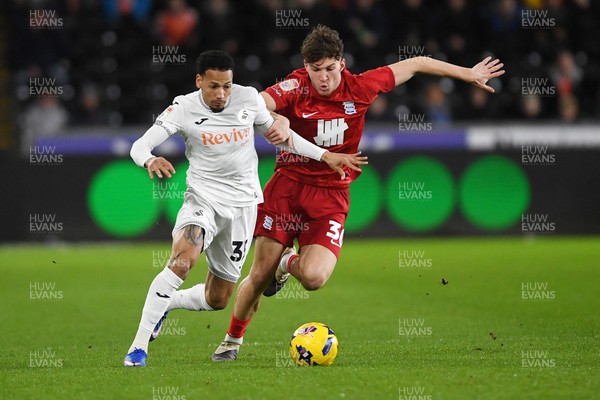 170126 - Swansea City v Birmingham City - Sky Bet Championship - Ronald of Swansea City is challenged by Lewis Koumas of Birmingham