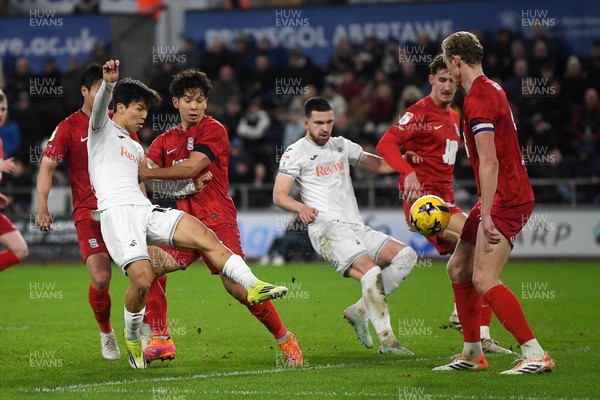170126 - Swansea City v Birmingham City - Sky Bet Championship - Eom Ji-Sung of Swansea City has a shot at goal