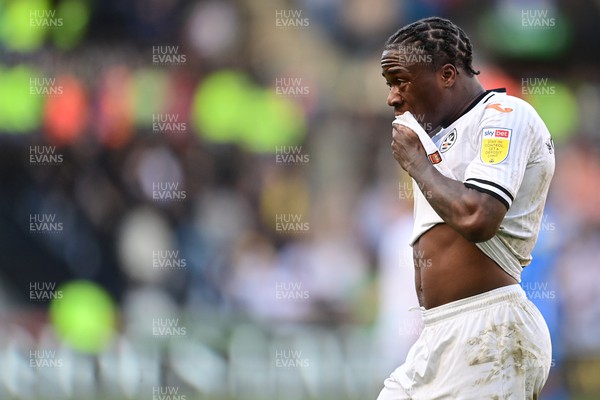 190322 - Swansea City v Birmingham City - Sky Bet Championship - Michael Obafemi of Swansea City looks dejected during the game 