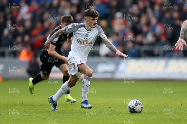 020324 - Swansea City v Blackburn Rovers - SkyBet Championship - Jamie Paterson of Swansea makes a break through to score a goal