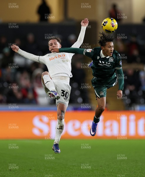 200126 - Swansea City v Blackburn Rovers - SkyBet Championship - Ethan Galbraith of Swansea City and Brandon Powell of Blackburn Rovers go for the high ball