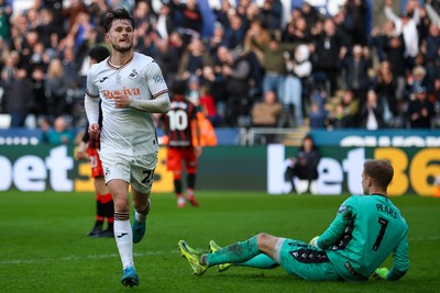 220225 - Swansea City v Blackburn Rovers - Sky Bet Championship - Liam Cullen of Swansea City celebrates after scoring