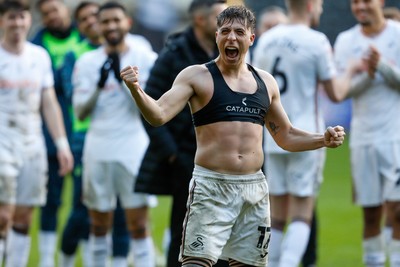 220225 - Swansea City v Blackburn Rovers - Sky Bet Championship - Goncalo Franco of Swansea City celebrates at full time