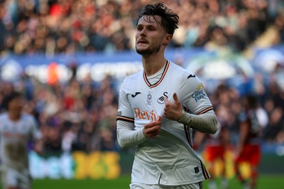 220225 - Swansea City v Blackburn Rovers - Sky Bet Championship - Liam Cullen of Swansea City celebrates after scoring