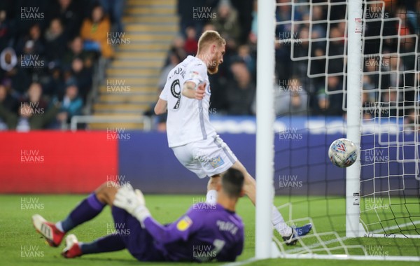 231018 - Swansea City v Blackburn Rovers, Sky Bet Championship - Oli McBurnie of Swansea City looks on as the ball crosses the goal line for Swansea's first goal