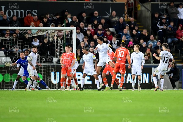 201121 - Swansea City v Blackpool - Sky Bet Championship - Keshi Anderson of Blackpool scores his side's equalising goal to make the score 1-1