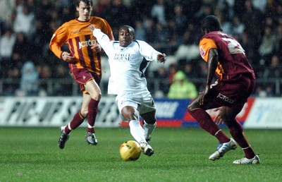 140206 - Swansea City v Bradford City - Swansea's Leon Knight tries to get past Damion Stewart  