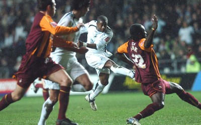 140206 - Swansea City v Bradford City - Swansea's Leon Knight takes a shot  