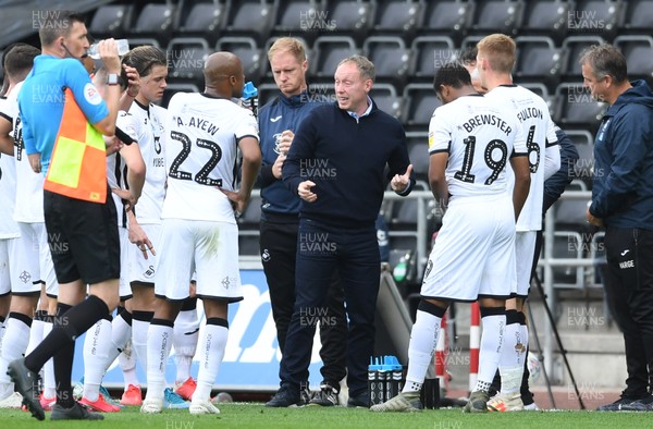260720 - Swansea City v Brentford - EFL SkyBet Championship Play-Off - Swansea manager Steve Cooper talks to players