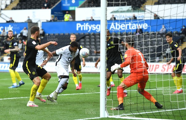 260720 - Swansea City v Brentford - EFL SkyBet Championship Play-Off - Rhian Brewster of Swansea City heads a shot at goal