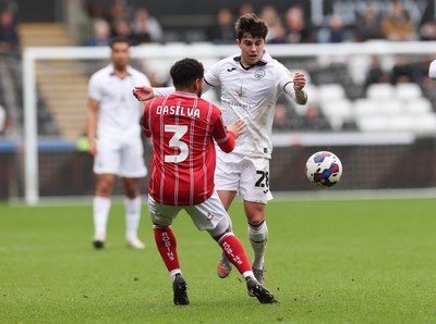 190323 - Swansea City v Bristol City, EFL Sky Bet Championship - Liam Walsh of Swansea City takes on Jay Dasilva of Bristol City