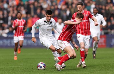 190323 - Swansea City v Bristol City, EFL Sky Bet Championship - Joel Piroe of Swansea City sets up an attack