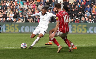 190323 - Swansea City v Bristol City, EFL Sky Bet Championship - Olivier Ntcham of Swansea City shoots to score Swansea’s second goal