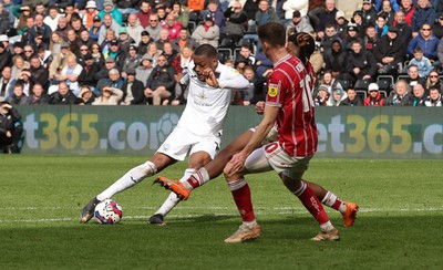 190323 - Swansea City v Bristol City, EFL Sky Bet Championship - Olivier Ntcham of Swansea City shoots to score Swansea’s second goal