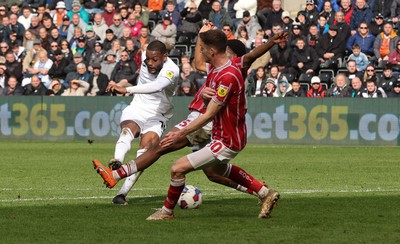 190323 - Swansea City v Bristol City, EFL Sky Bet Championship - Olivier Ntcham of Swansea City shoots to score Swansea’s second goal