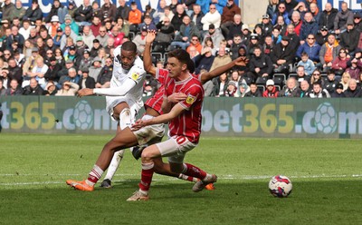 190323 - Swansea City v Bristol City, EFL Sky Bet Championship - Olivier Ntcham of Swansea City shoots to score Swansea’s second goal