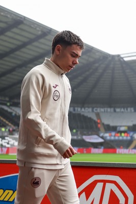 210226 - Swansea City v Bristol City - Sky Bet Championship - Leo Walta of Swansea City arrives