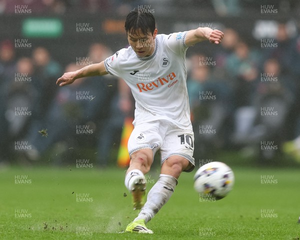 210226 - Swansea City v Bristol City - Sky Bet Championship - Ji-Sung Eom of Swansea City takes a free kick 