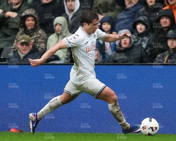 210226 - Swansea City v Bristol City - Sky Bet Championship - Goncalo Franco of Swansea City attacks