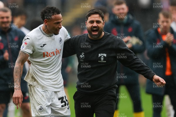 210226 - Swansea City v Bristol City - Sky Bet Championship - Ronald of Swansea City (L) and Vitor Matos Swansea City Manager (R) celebrate at full-time
