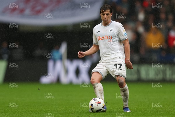 210226 - Swansea City v Bristol City - Sky Bet Championship - Goncalo Franco of Swansea City passes the ball