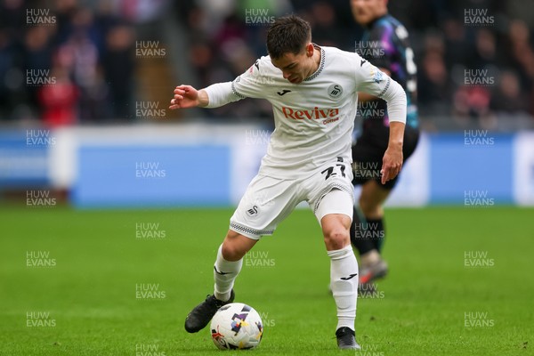 210226 - Swansea City v Bristol City - Sky Bet Championship - Leo Walta of Swansea City attacks