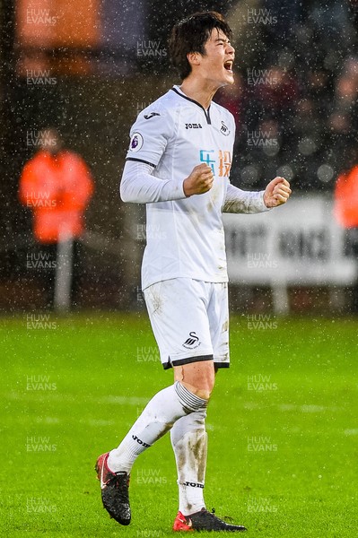 100218 - Swansea City v Burnley - Premier League - Ki Sung Yueng of Swansea City reacts at final whistle 