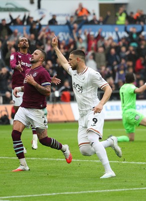 120926 Swansea City v Burnley, EFL Sky Bet Championship - Zan Vipotnik of Swansea City celebrates after scoring the third goal