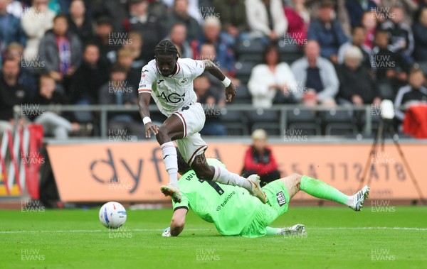 120926 Swansea City v Burnley, EFL Sky Bet Championship - Moussa Yeo of Swansea City is denied a shot at goal by Burnley goalkeeper Max Weiss