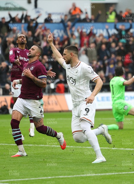 120926 Swansea City v Burnley, EFL Sky Bet Championship - Zan Vipotnik of Swansea City celebrates after scoring the third goal