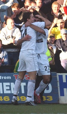 150203 - Swansea City v Cambridge United - Third Division - Swansea's Marc Richards is congratulated by Roberto Martinez after opening the scoring