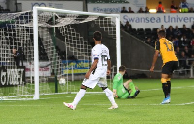 280819 - Swansea City v Cambridge United, Carabao Cup, Round 2 - Wayne Routledge of Swansea City puts the ball past Cambridge United goalkeeper Callum Burton to score Swansea's sixth goal