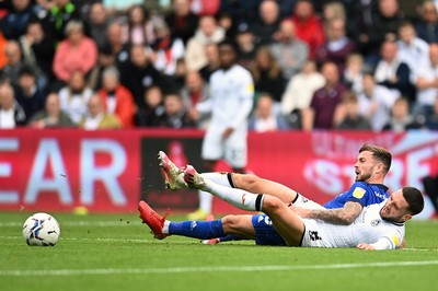 171021 - Swansea City v Cardiff City - Sky Bet Championship - Matt Grimes of Swansea City vies for possession with Joe Ralls of Cardiff City 