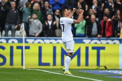 171021 - Swansea City v Cardiff City - Sky Bet Championship - Joel Piroe of Swansea City celebrates scoring his side's second goal 