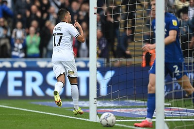 171021 - Swansea City v Cardiff City - Sky Bet Championship - Joel Piroe of Swansea City celebrates scoring his side's second goal 