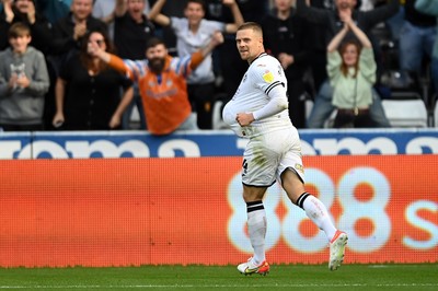 171021 - Swansea City v Cardiff City - Sky Bet Championship - Jake Bidwell of Swansea City celebrates scoring his side's third goal 