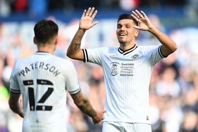 171021 - Swansea City v Cardiff City - Sky Bet Championship - Jamie Paterson of Swansea City and Joel Piroe of Swansea City celebrate Swansea City's third goal 