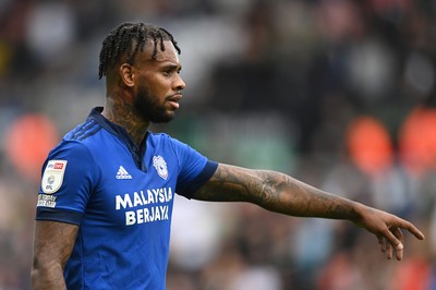 171021 - Swansea City v Cardiff City - Sky Bet Championship - Leandro Bacuna of Cardiff City 