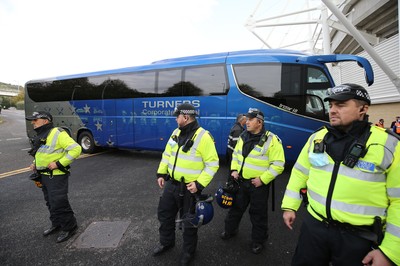 171021 - Swansea City v Cardiff City, EFL Sky Bet Championship - A large police presence at the ground as the Cardiff City team coach arrives at the stadium